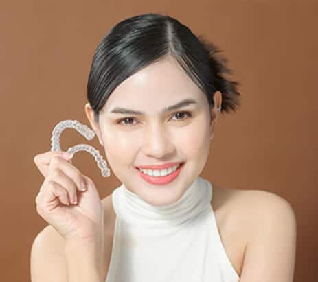 Re-straightening shifted teeth after braces with Invisalign